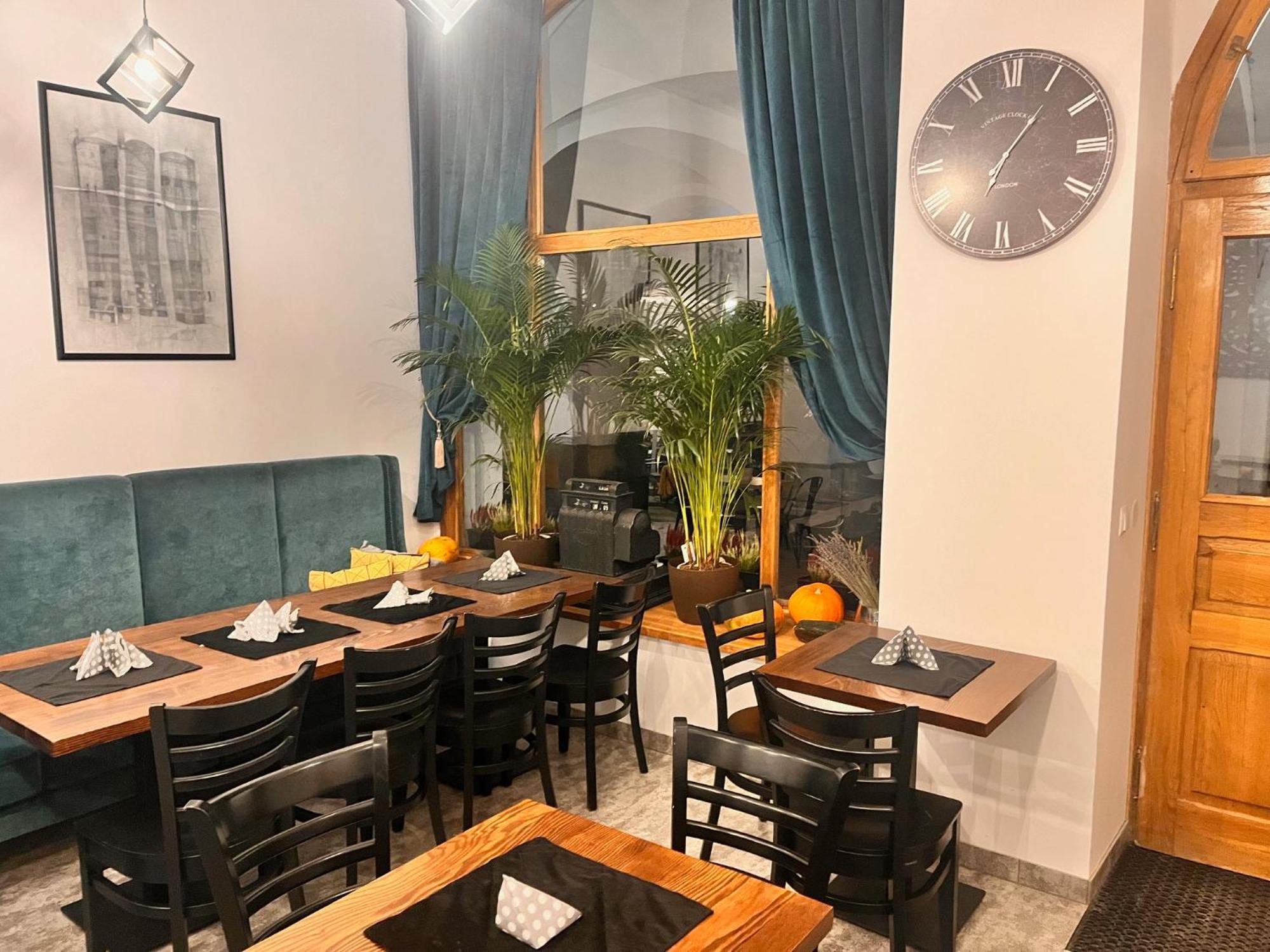 The Old Townhouse II Aparthotel Krosno Ngoại thất bức ảnh